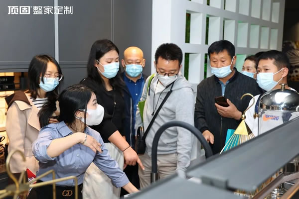 直擊展會(huì)盛況！頂固再度亮相2023廣州定制展，現(xiàn)場(chǎng)氛圍熱烈