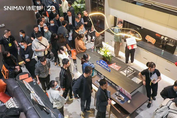 展會(huì)首日| 詩(shī)尼曼整家定制從容抵達(dá)，春暖花開(kāi)！